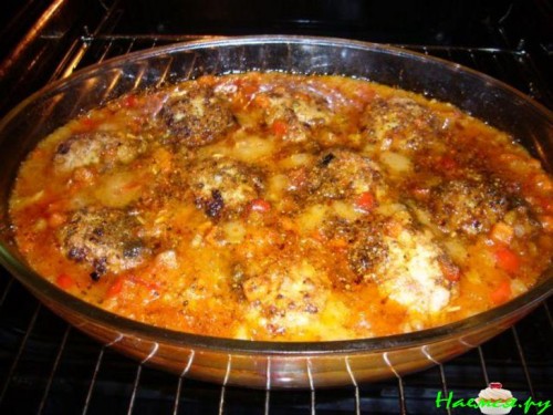 Куриные котлетки под соусом