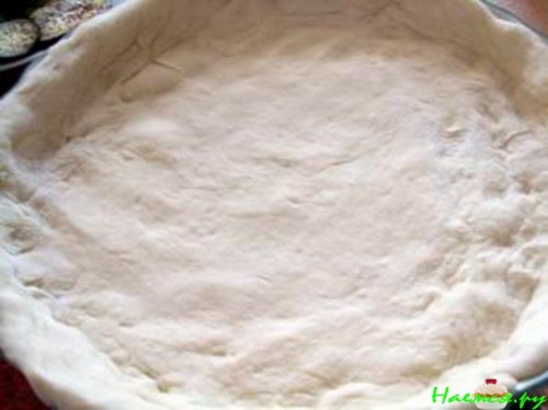 Ароматный пирог с баклажанами, зеленой фасолью и ветчиной