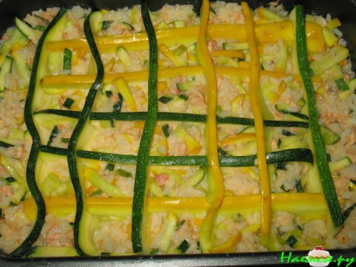 Рисовая запеканка с кабачками и консервированной рыбкой