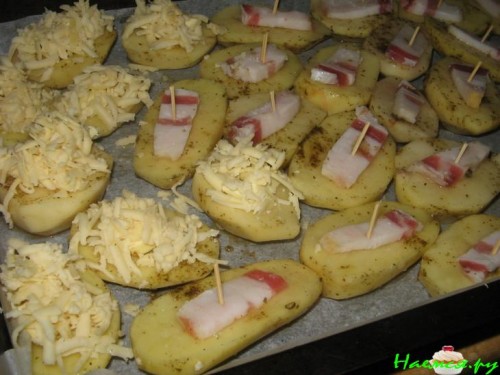 Картофель печенный с беконом