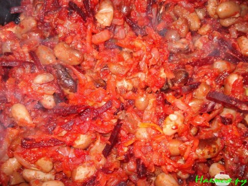 Красный борщ с фасолью
