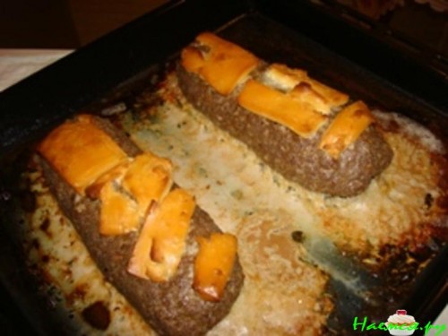 Мясной рулет с макаронами и овощами