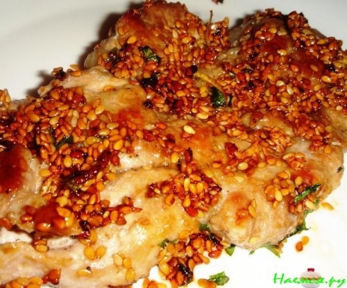 Свинина с кунжутными семечками в медовом соусе