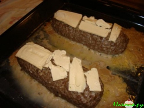 Мясной рулет с макаронами и овощами