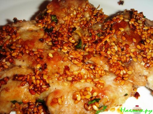 Свинина с кунжутными семечками в медовом соусе