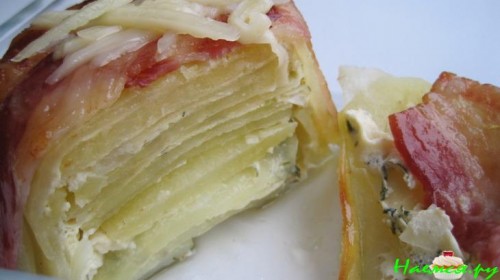 Картошечка запеченая в сметанном соусе с беконом