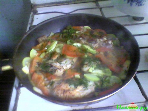 Курочка с овощами и зеленью