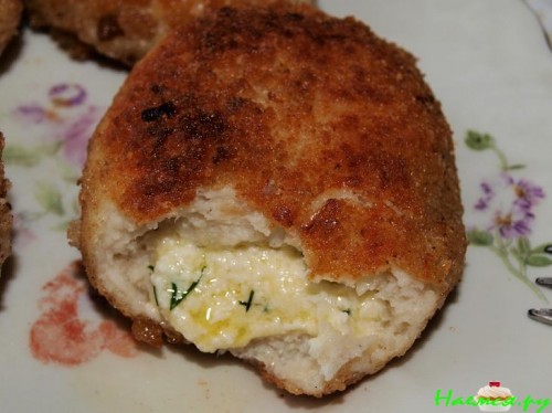 Куриные котлетки с двумя сырами