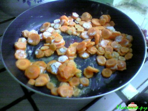 Курица с морковью