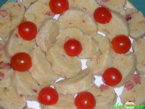 Картофельный рулет с грудинкой (или картофельные кнедлики)