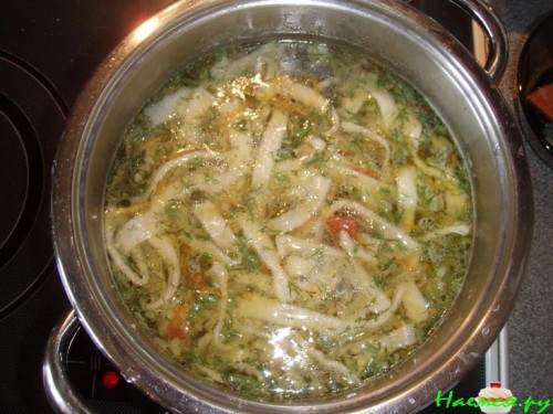 Домашняя лапша на настое укропа