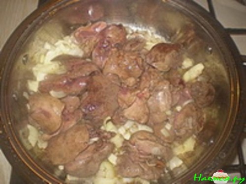 Печеночные котлетки под саусом