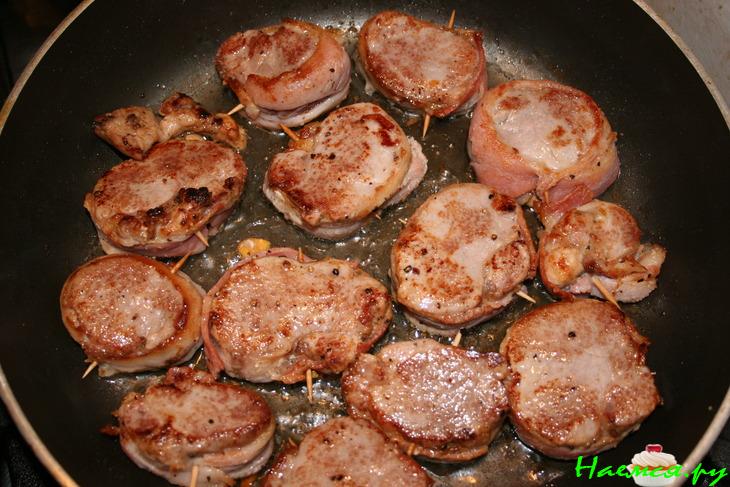 Медальоны с лисичками и домашней лапшой