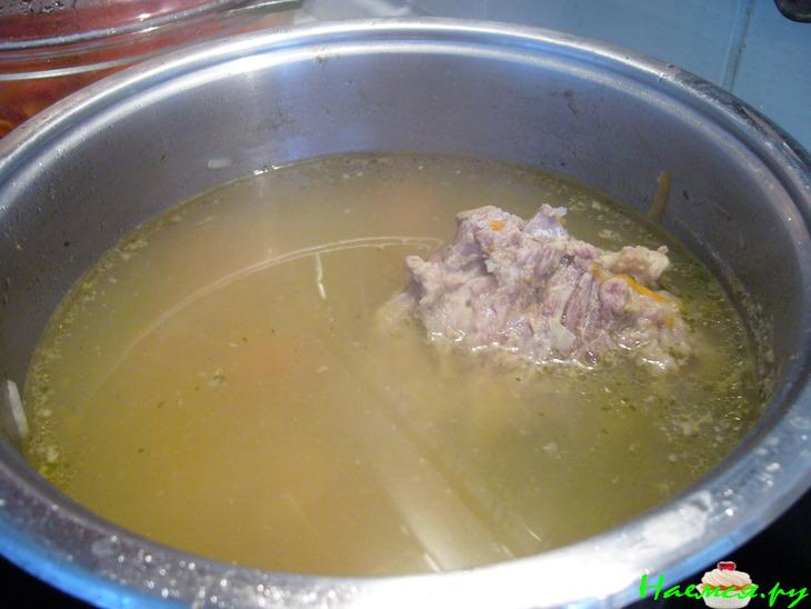 Густой суп с фасолью и капустным ассорти