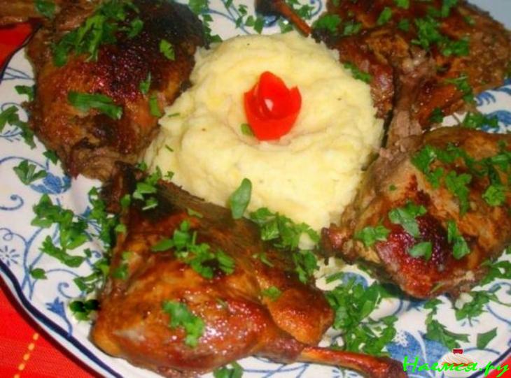 Уточка в рукаве в соусе из киви и мандаринов