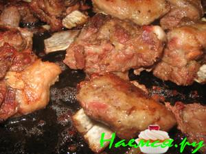 Свиные ребрышки запеченные в шашлычном маринаде Свиные ребрышки запеченные в шашлычном маринаде