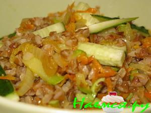 Гречневая каша с овощами и кедровыми орешками