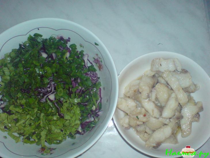 Салат и рулет из морского окуня