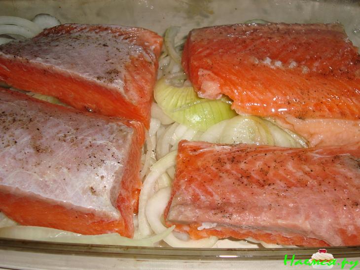 Форель с луковым соусом