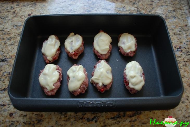 Котлеты из индейки с брусникой