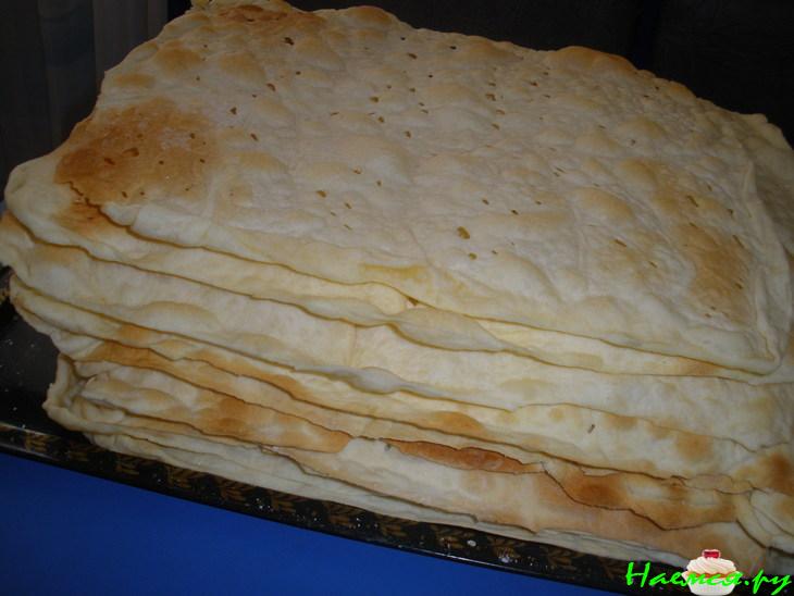Торт "Наполеон" с кремом со сгущенкой Торт "Наполеон" с кремом со сгущенкой