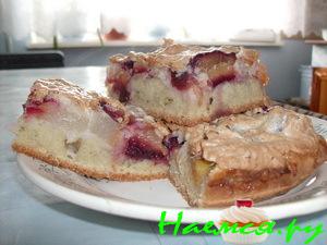 Воздушный пирог со сливой