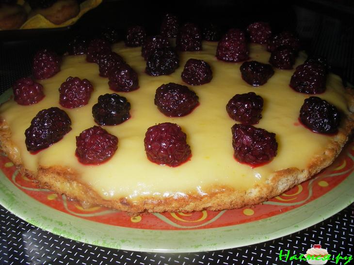 Пирог с ежевикой и лимонным кремом
