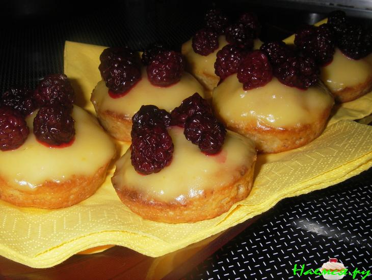 Пирог с ежевикой и лимонным кремом