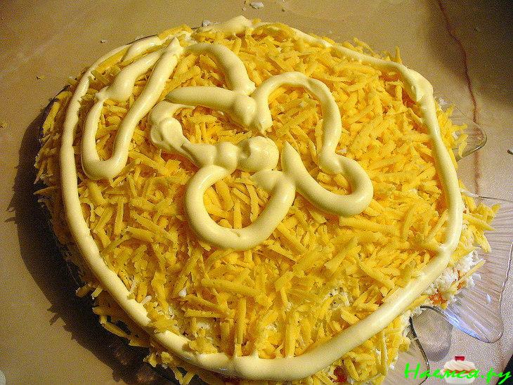 Салат "Одуванчик" с форелью