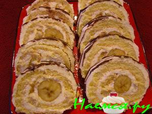 Бисквитный рулет с бананом