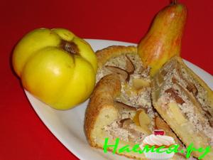 Творожный пирог с айвой и грушей