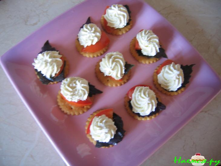 Сырные закусочные пироженки