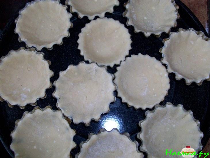 Корзиночки с маринованной грушей с желе