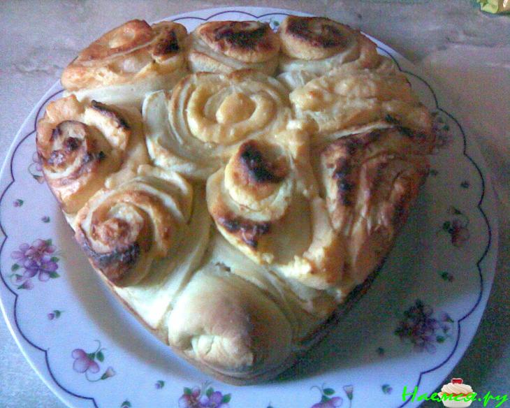 Сердечная выпечка (булочки с клубничным вареньем и пирог с творогом и апельсиновым киселем) Сердечная выпечка (булочки с клубничным вареньем и пирог с творогом и апельсиновым киселем)