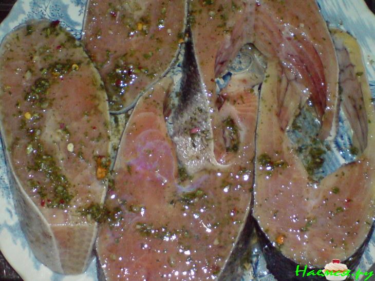 Рыбные стейки, жаренные на гриле