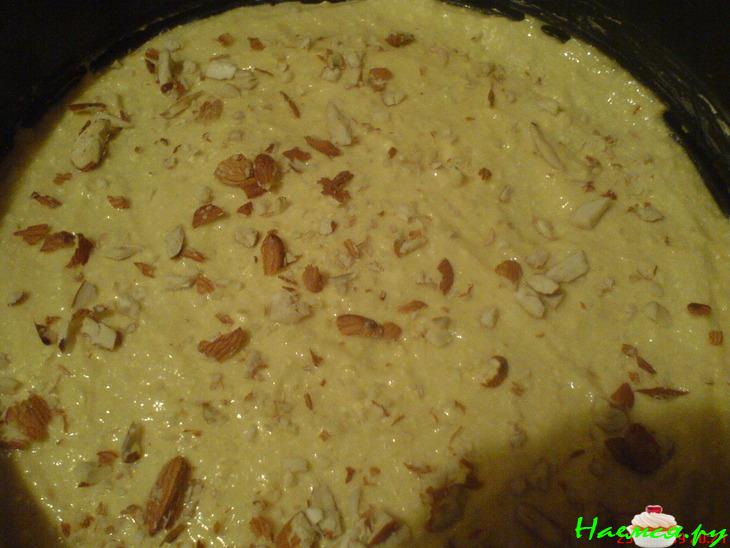 Сливовый пирог с миндалем