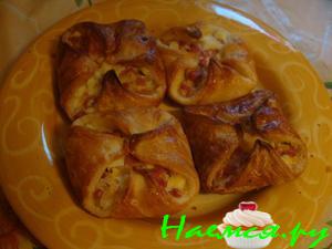 Слоёные пирожки с ветчиной и яйцом