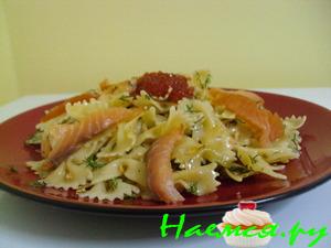 Фарфалле (бантики) со свежим и копченым лососем