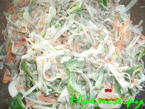 Салат из белокачанной капусты с семечками