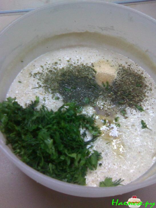 Фокачча с пряными травами и пицца по-русски из того же теста  