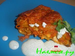 Запеченное карри из баклажанов с соусом из сметаны и кориандра