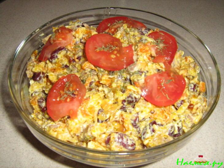 Салат фасолевый с вареной говядиной