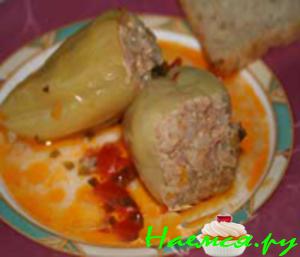 Фаршированные перцы в томатном соусе