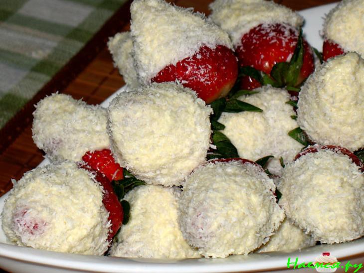 Десерт "Клубника в белой шубке" Десерт "Клубника в белой шубке"