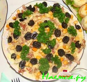 Цезарь с беконом и виноградом