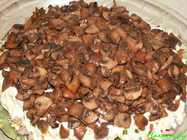 Салат "Сказка" с телячьей вырезкой и королевскими шампиньонами