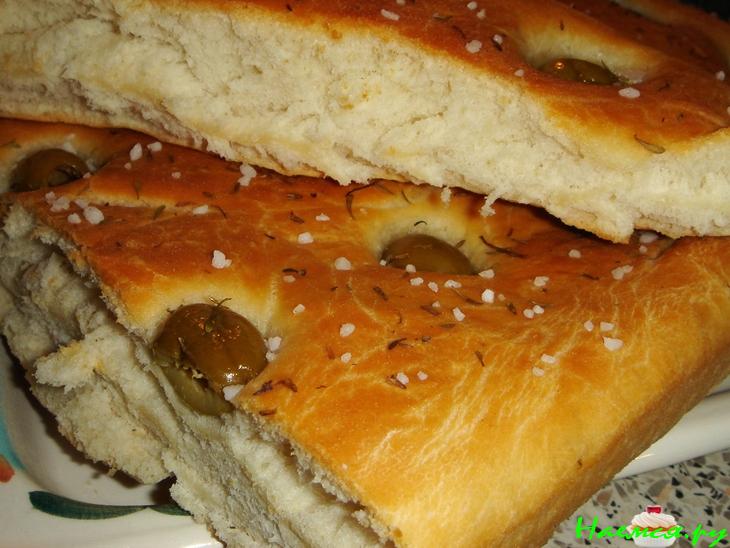 Фокачча с оливками и тимьяном