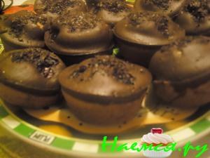 Кекс с какао и вишней