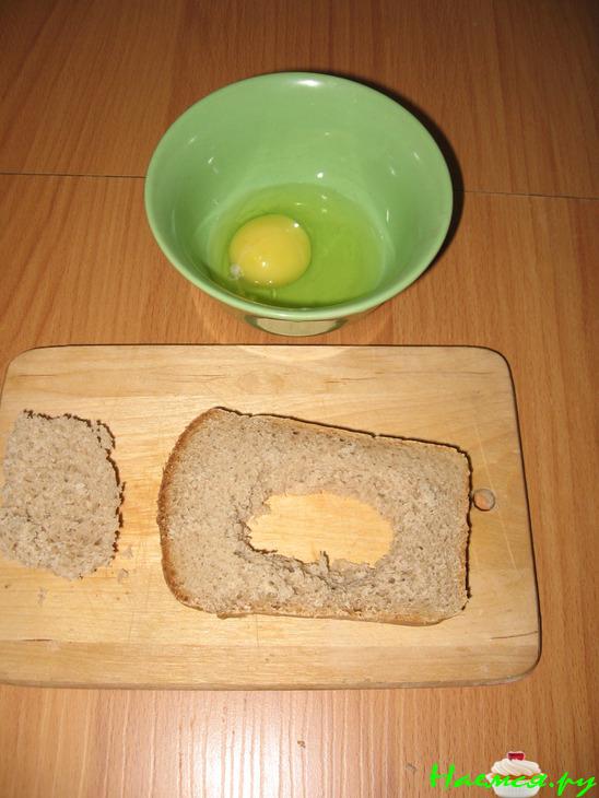 Яйцо в хлебе