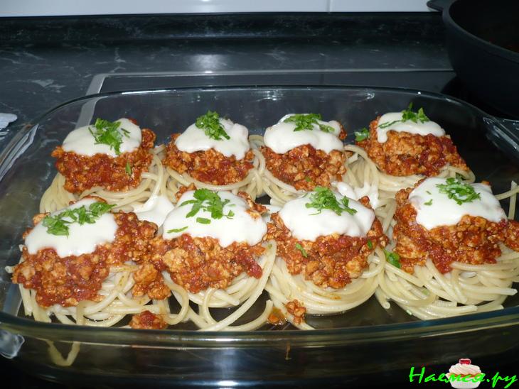 Spaghetti bolognese-Гнездышки